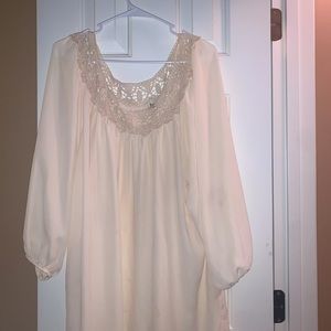 Born Famous Women’s blouse size 3x